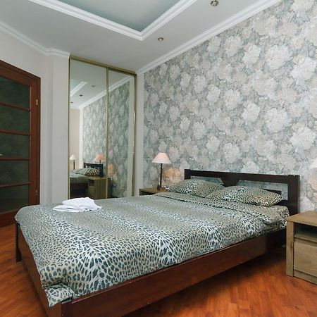 Two Bedroom Apartment On Kreschatik, Kyiv Center With Great View Экстерьер фото