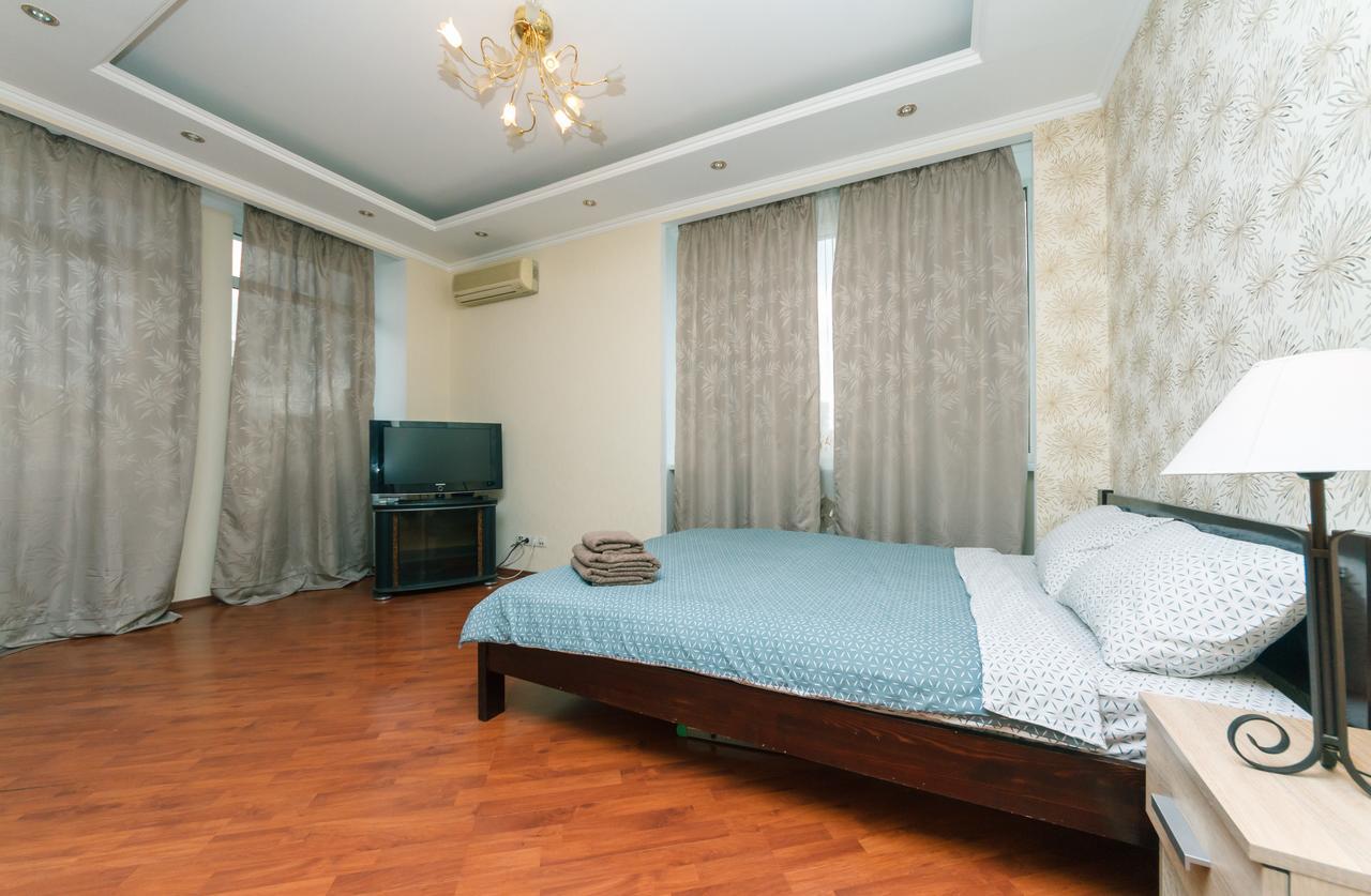 Two Bedroom Apartment On Kreschatik, Kyiv Center With Great View Экстерьер фото