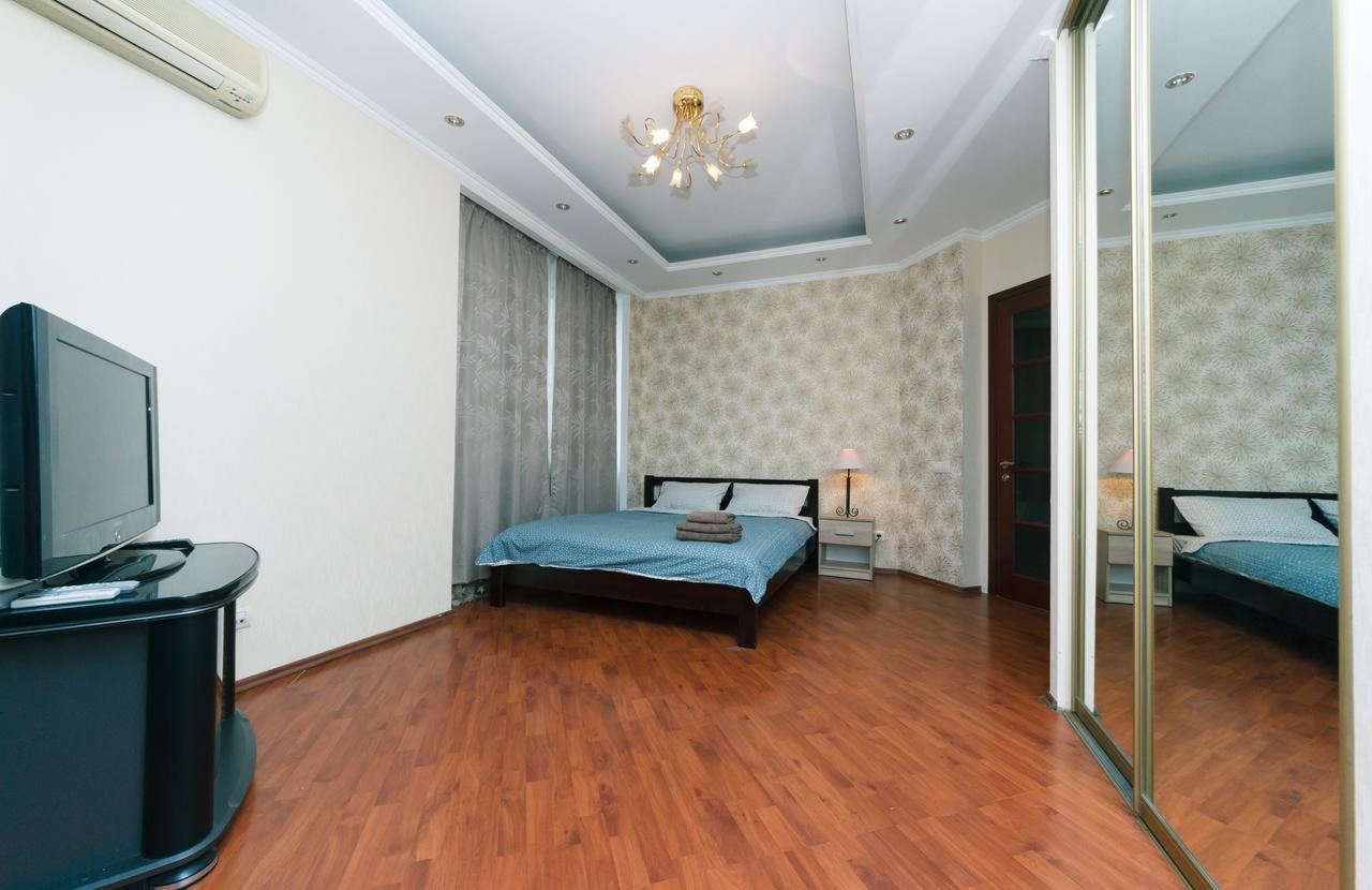 Two Bedroom Apartment On Kreschatik, Kyiv Center With Great View Экстерьер фото